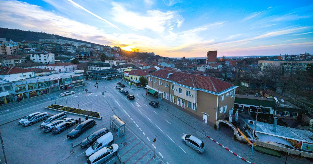 Пансион - Димитър Хадживасилев Svishtov Bagian luar foto