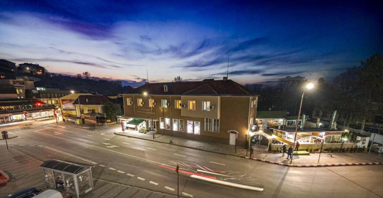 Пансион - Димитър Хадживасилев Svishtov Bagian luar foto