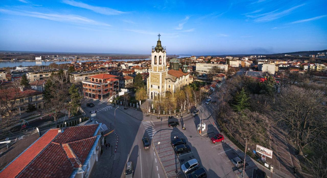 Пансион - Димитър Хадживасилев Svishtov Bagian luar foto