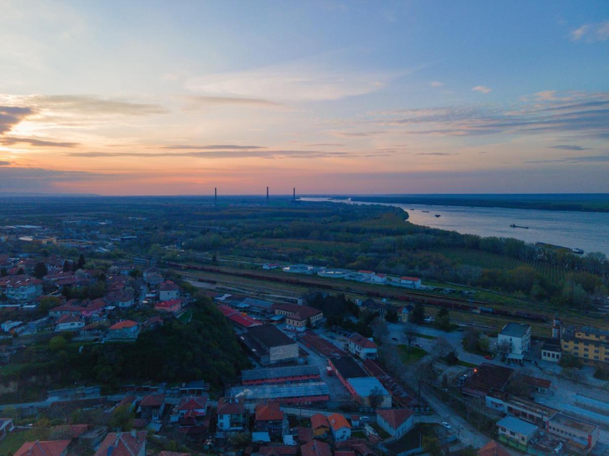 Пансион - Димитър Хадживасилев Svishtov Bagian luar foto