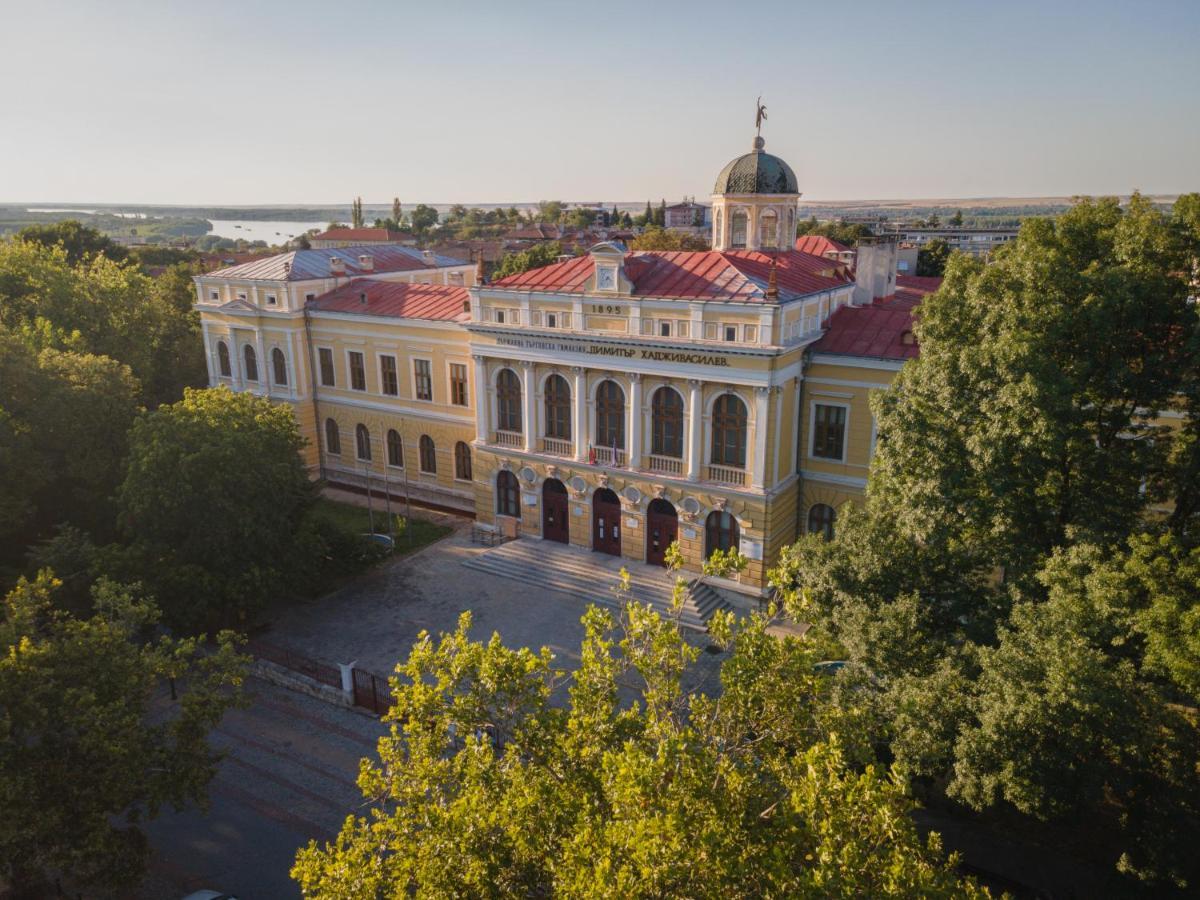Пансион - Димитър Хадживасилев Svishtov Bagian luar foto